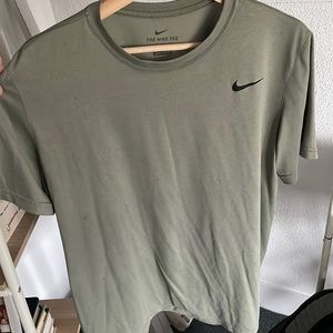 Men’s Large Nike Dri-fit Shirt Bundle